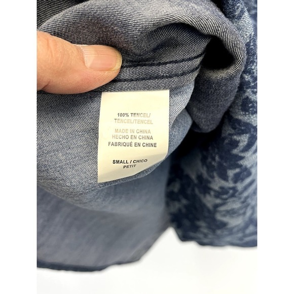 Rails Chambray Button Down with Floral Detailing SZ S - Picture 7 of 7